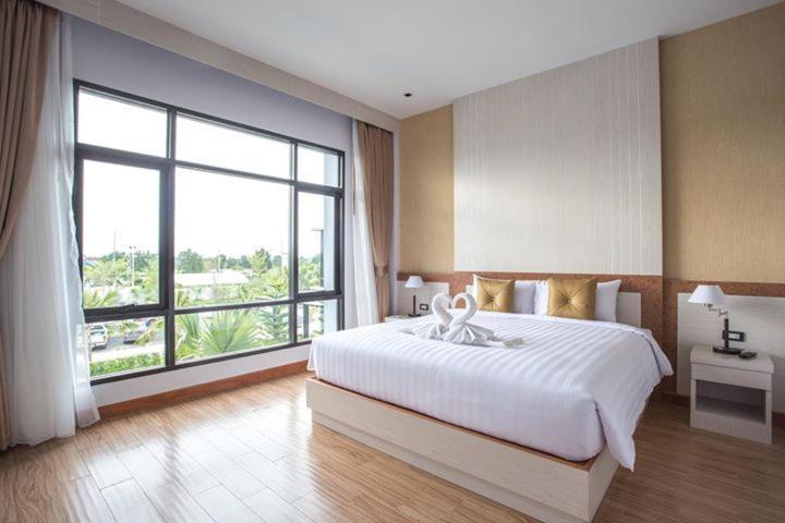 Eireann Boutique Hotel Prakhon Chai Экстерьер фото